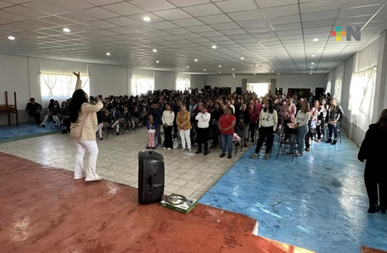 Impulsan valores y autoestima en Huayacocotla con conferencia motivacional