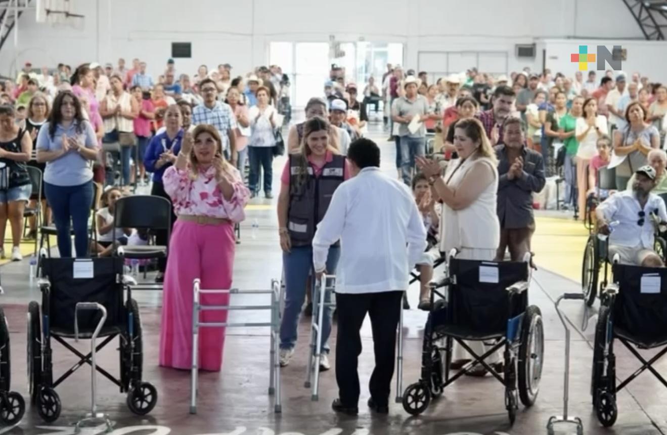 El DIF Estatal entregó apoyos funcionales La Huasteca y Sierra de Huayacocotla