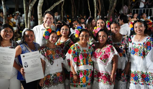 Reciben siete mil personas indígenas del INEA servicios de alfabetización
