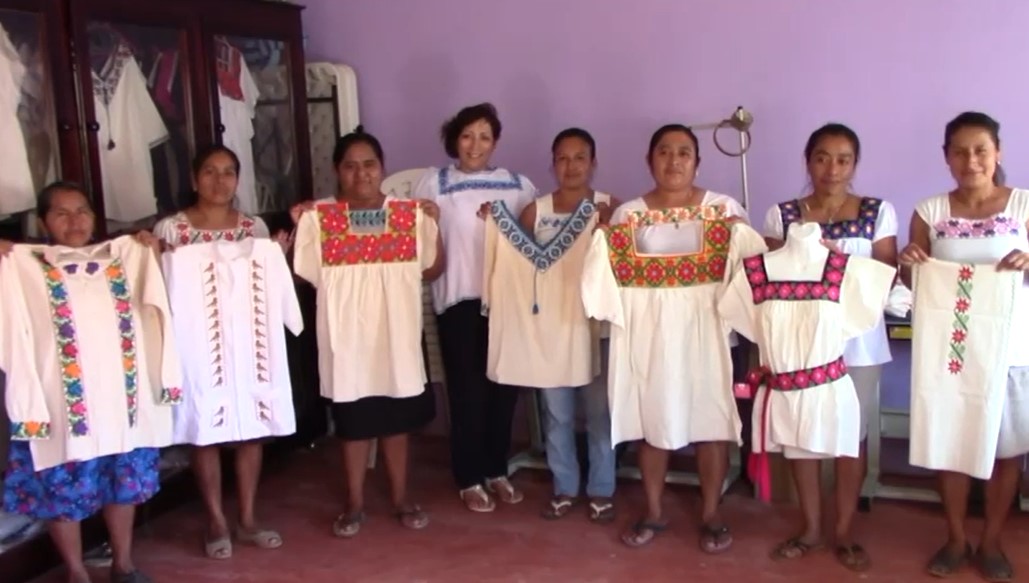 Mujeres indígenas artesanas de Benito Juárez piden apoyo por plagio de diseños