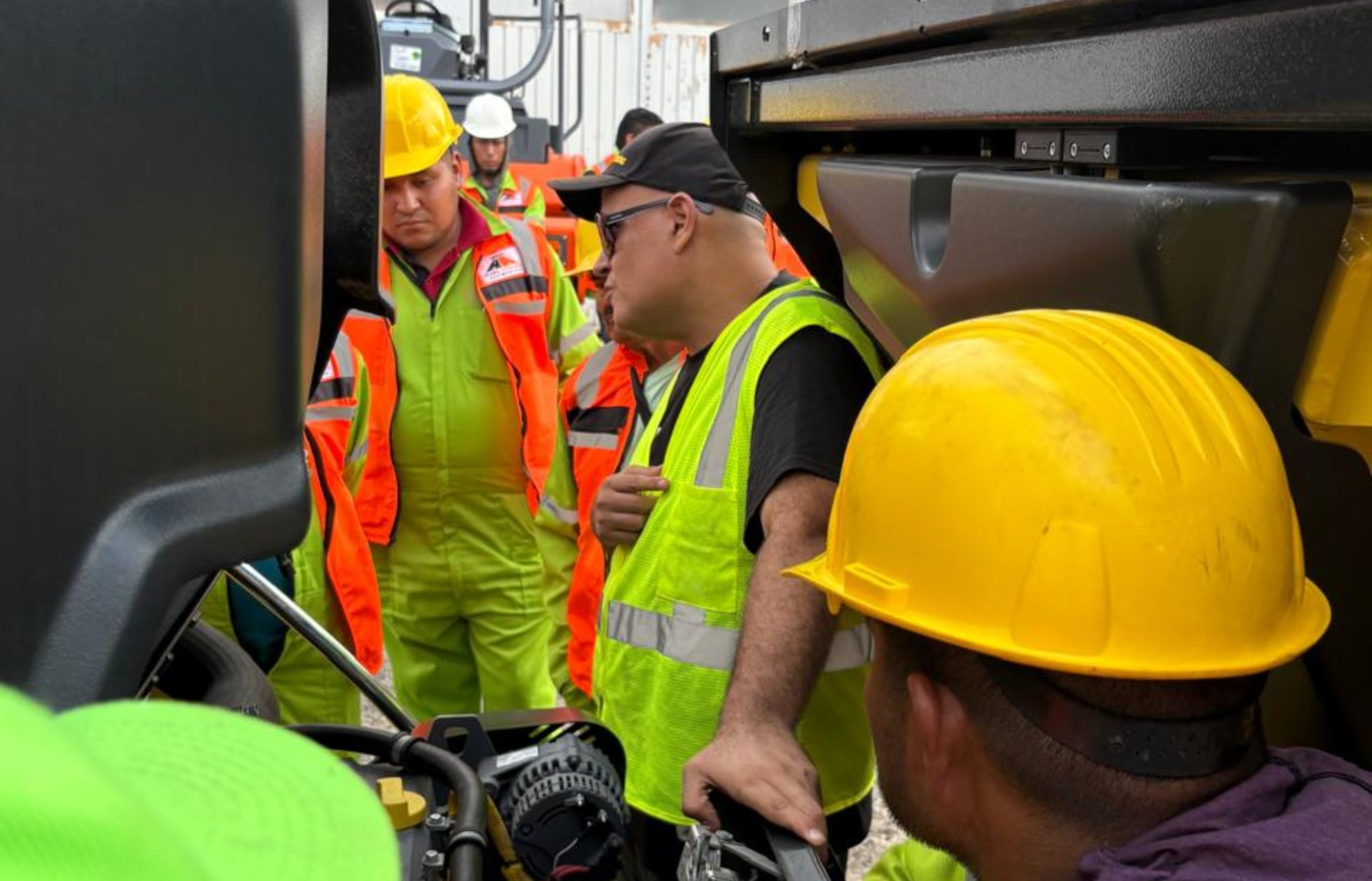 Inicia SICT capacitación para operadores de trenes de pavimentación en Veracruz