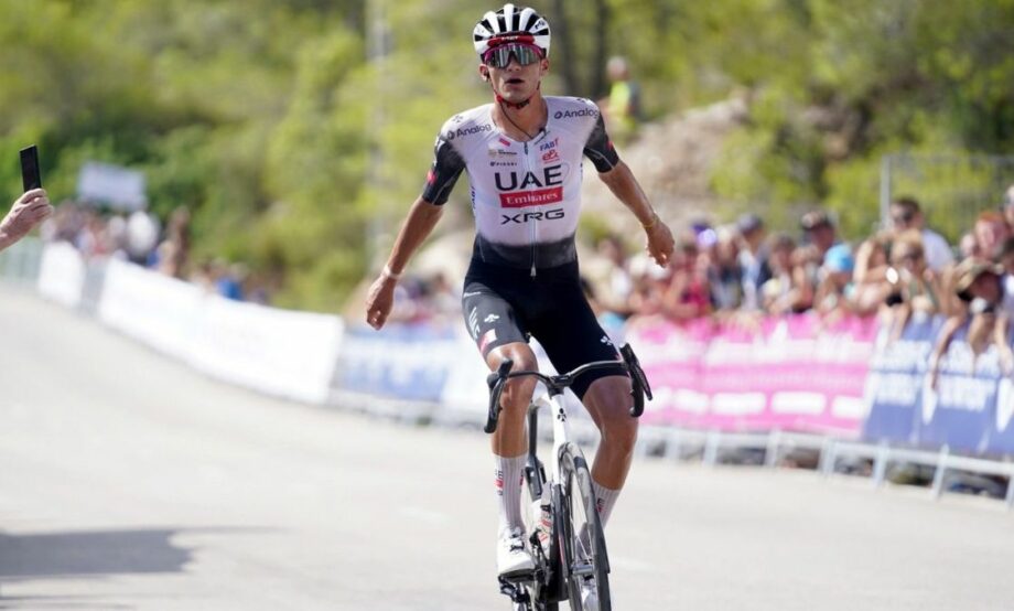Isaac del Toro gana el Giro de la Toscana en Italia