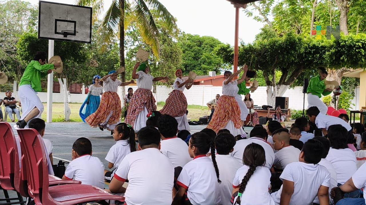 Jóvenes Zapateadores presentan “Pequeñas historias son” en municipio de Cuitláhuac