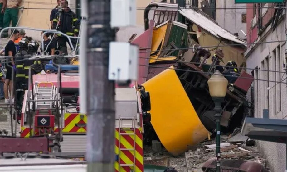 Funicular de Lisboa se estrella contra edificio