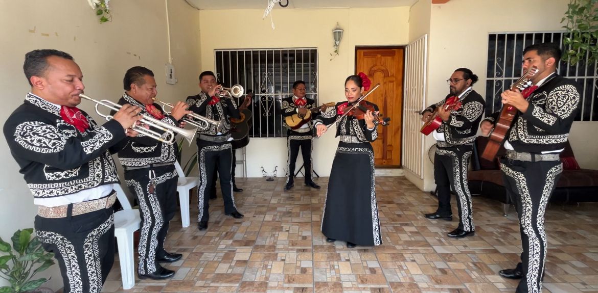 Luna Hernández, mariachi, demuestra que no hay actividades exclusivas de hombres