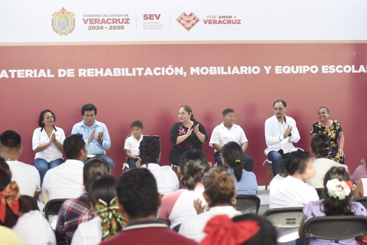Material de rehabilitación, mobiliario y equipo escolar para 10 primarias más