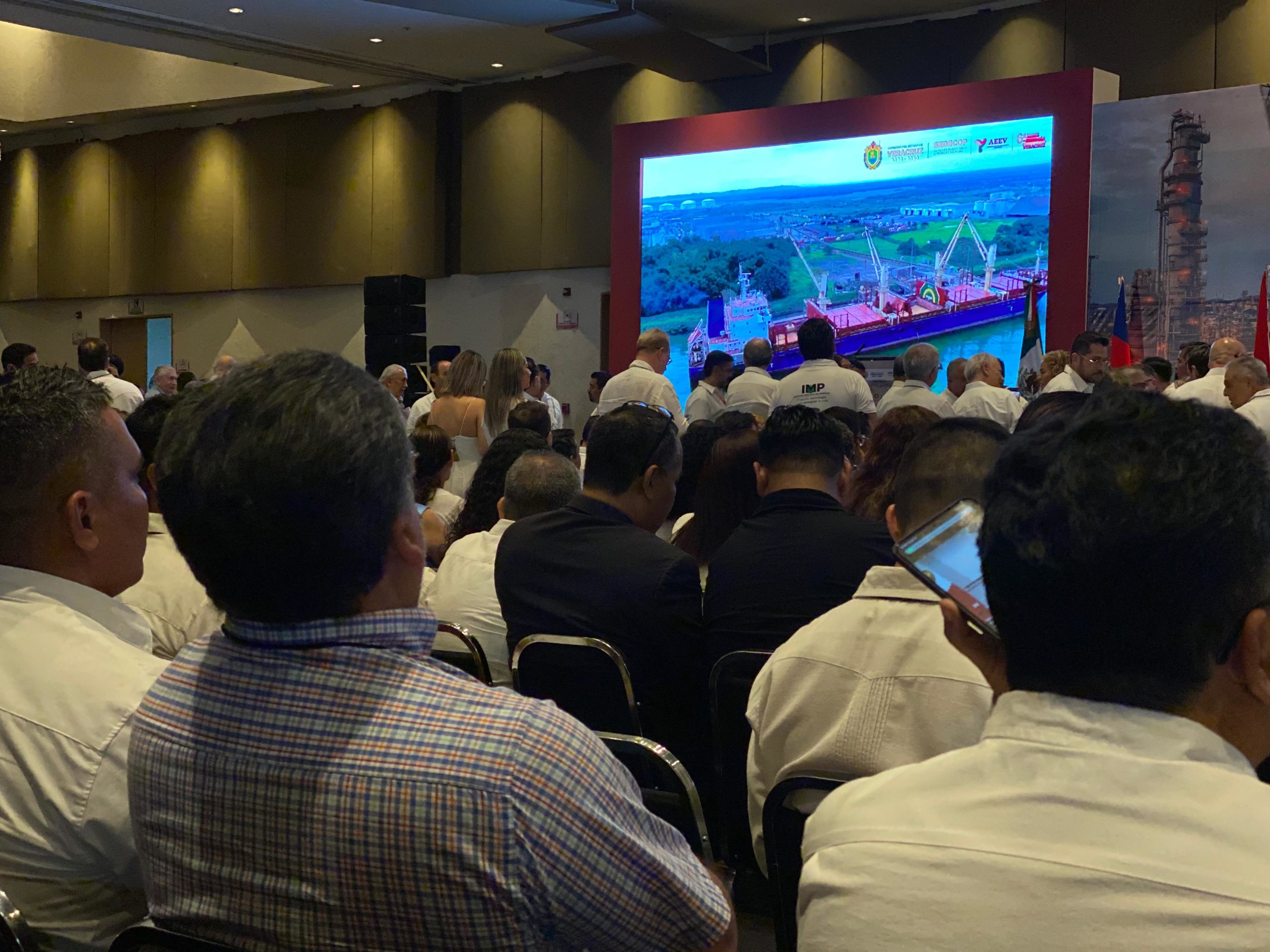 Pemex anunció en Veracruz nuevos proyectos en Coatza y Poza Rica