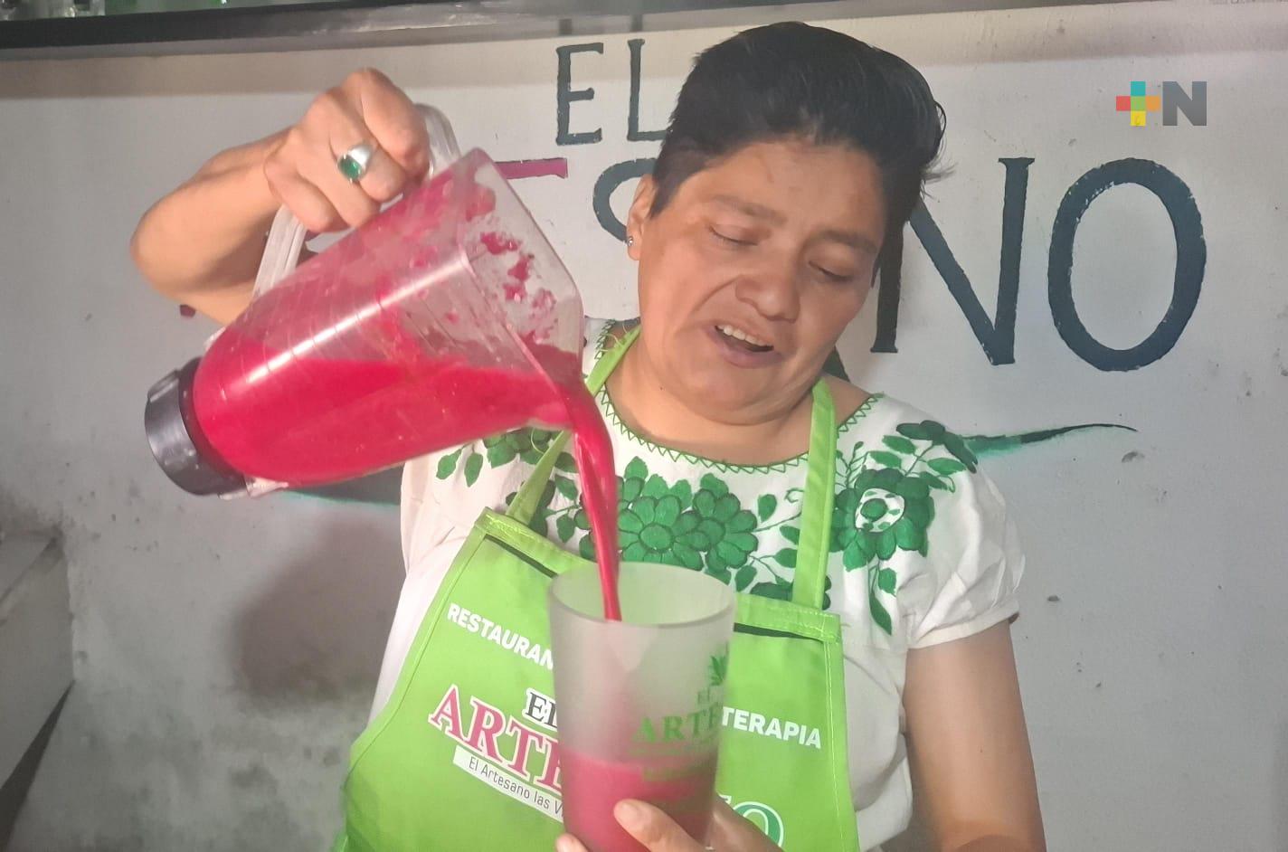 El pulque, bebida ancestral de múltiples beneficios tomada con moderación