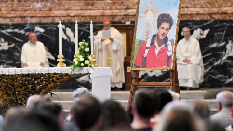 Canonizan a joven italiano de 15 años, considerado primer santo milenial