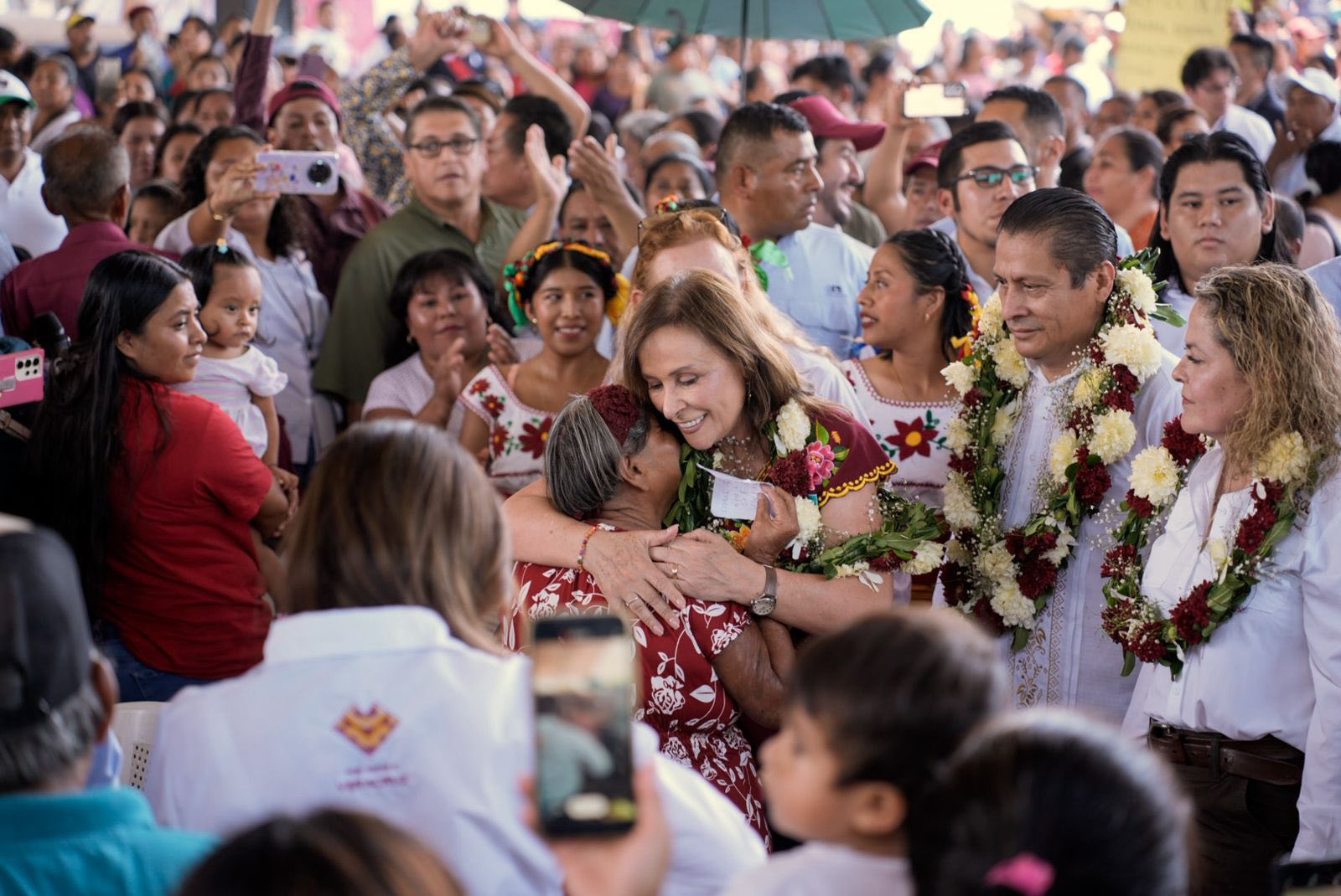 Mujeres que cuidan mujeres: Rocío Nahle entrega Apoyo a la Palabra en Tatahuicapan