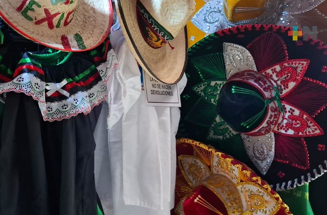 Aumenta demanda de trajes patrios en Xalapa