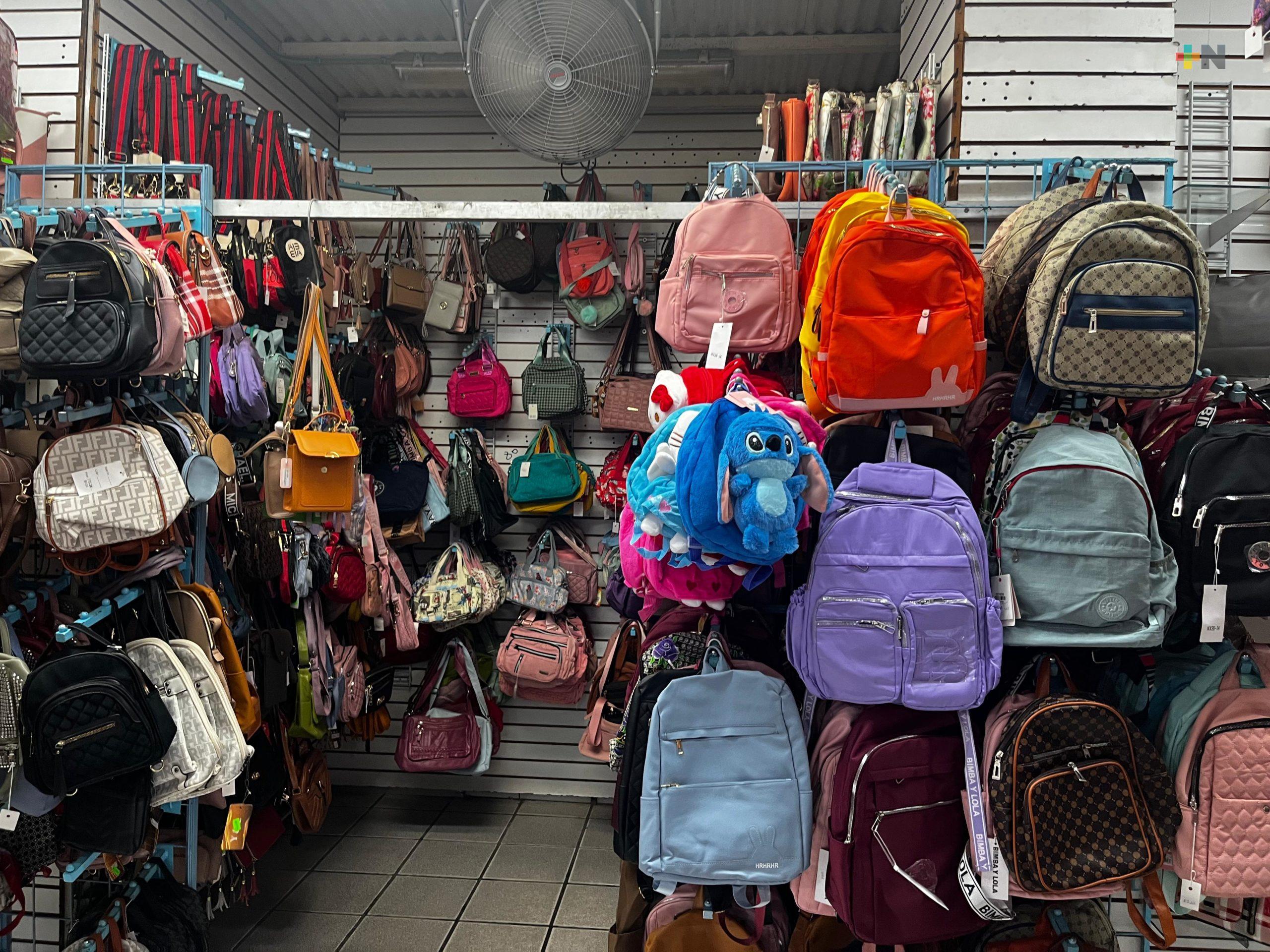 Comerciantes de mochilas mantienen expectativa de un repunte en sus ventas