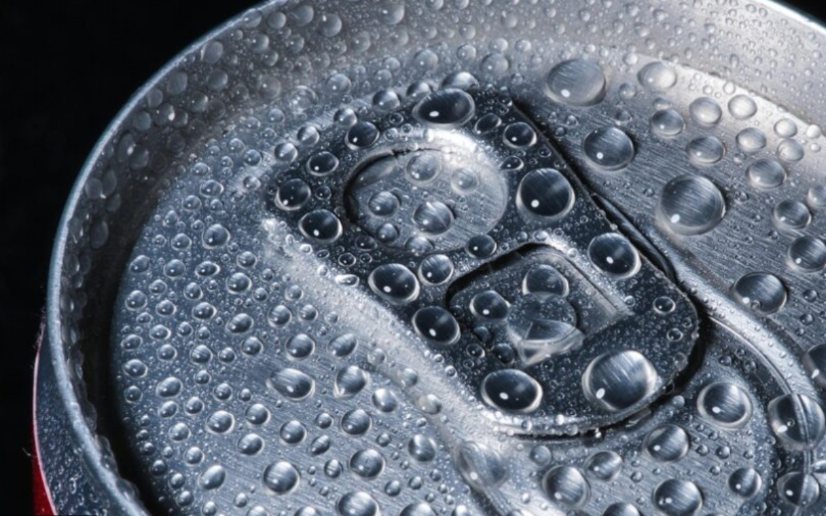 Avanza prohibición de venta de bebidas energéticas a menores de 18 años