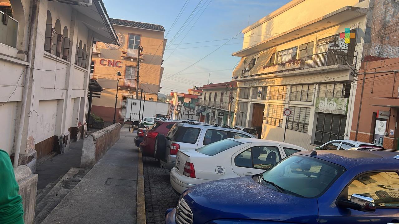 Cielo despejado a medio nublado con probabilidad de lluvias y tormentas por la tarde noche