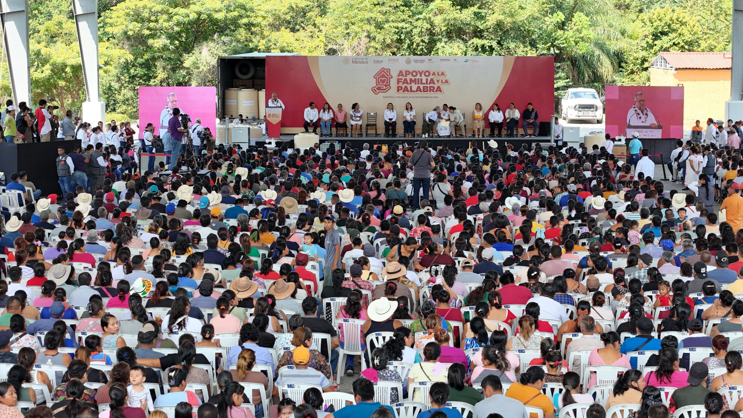 Con programas sociales, Rocío Nahle respalda a las familias de la región Totonaca