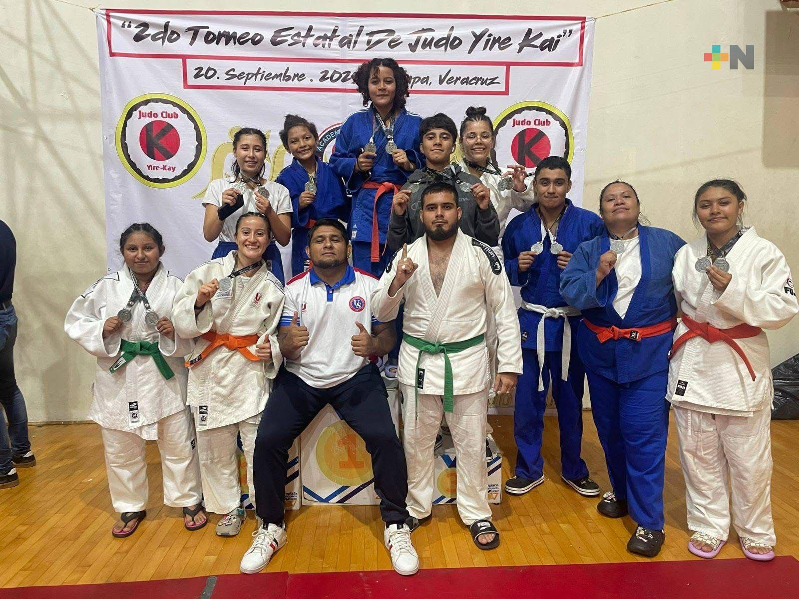 Judocas de Coatzacoalcos brillan en torneo estatal con 17 medallas