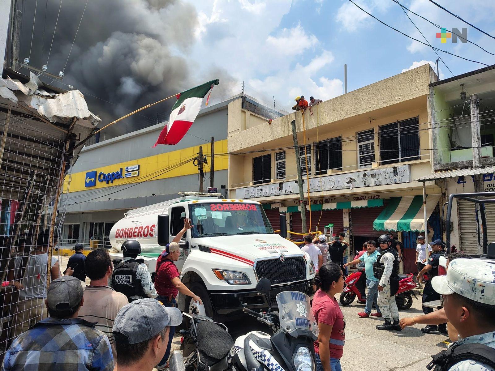 Incendio en tienda Coppel de Las Choapas deja siete lesionados, dos en estado grave