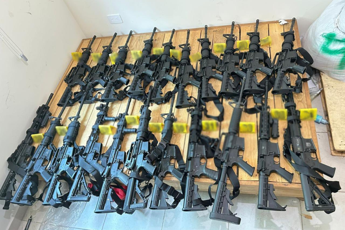 Autoridades federales realizan cateo en Sinaloa y aseguran arsenal