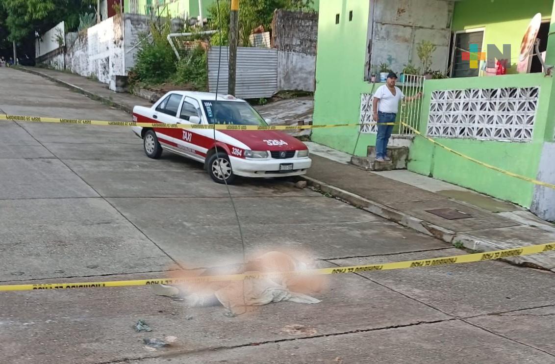 Taxista de Coatza fallece al tocar un cable de alta tensión suelto