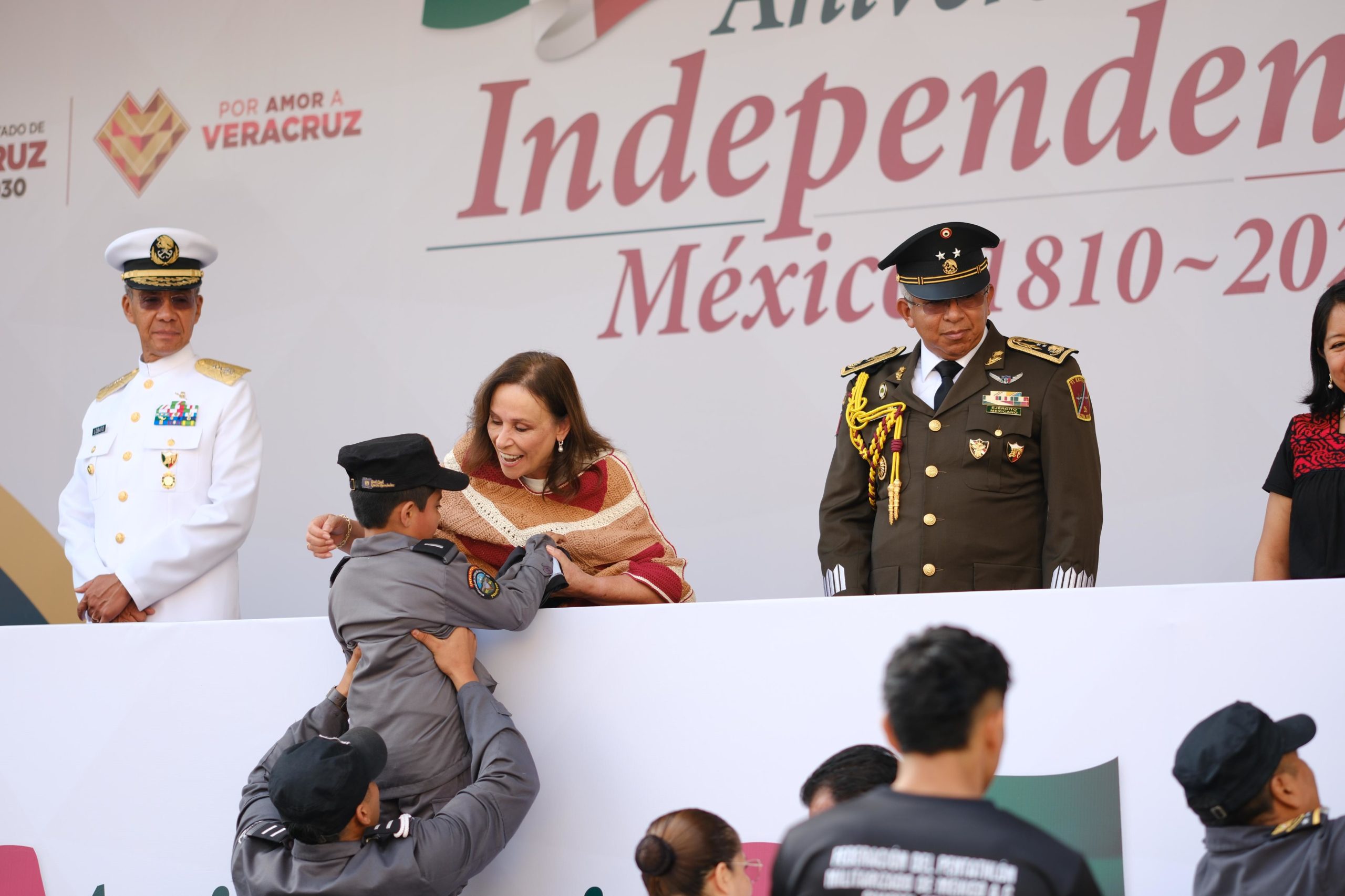 Gobernadora Rocío Nahle encabeza el Desfile Cívico Militar del 16 de septiembre
