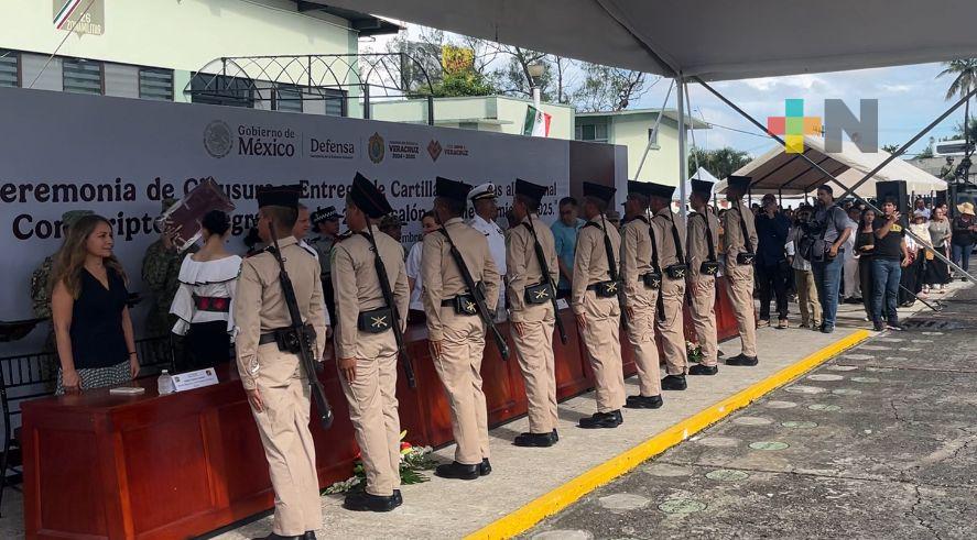 Entregan cartillas liberadas en el 83° Batallón de Infantería