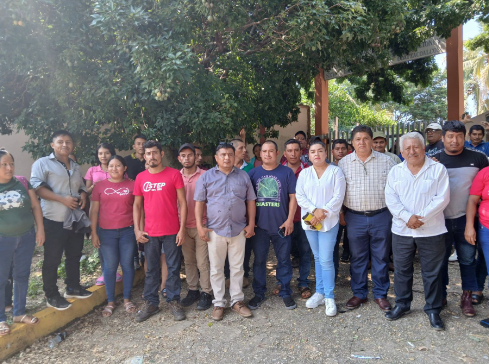 Acuerdan envío de maestros a comunidades de Las Choapas