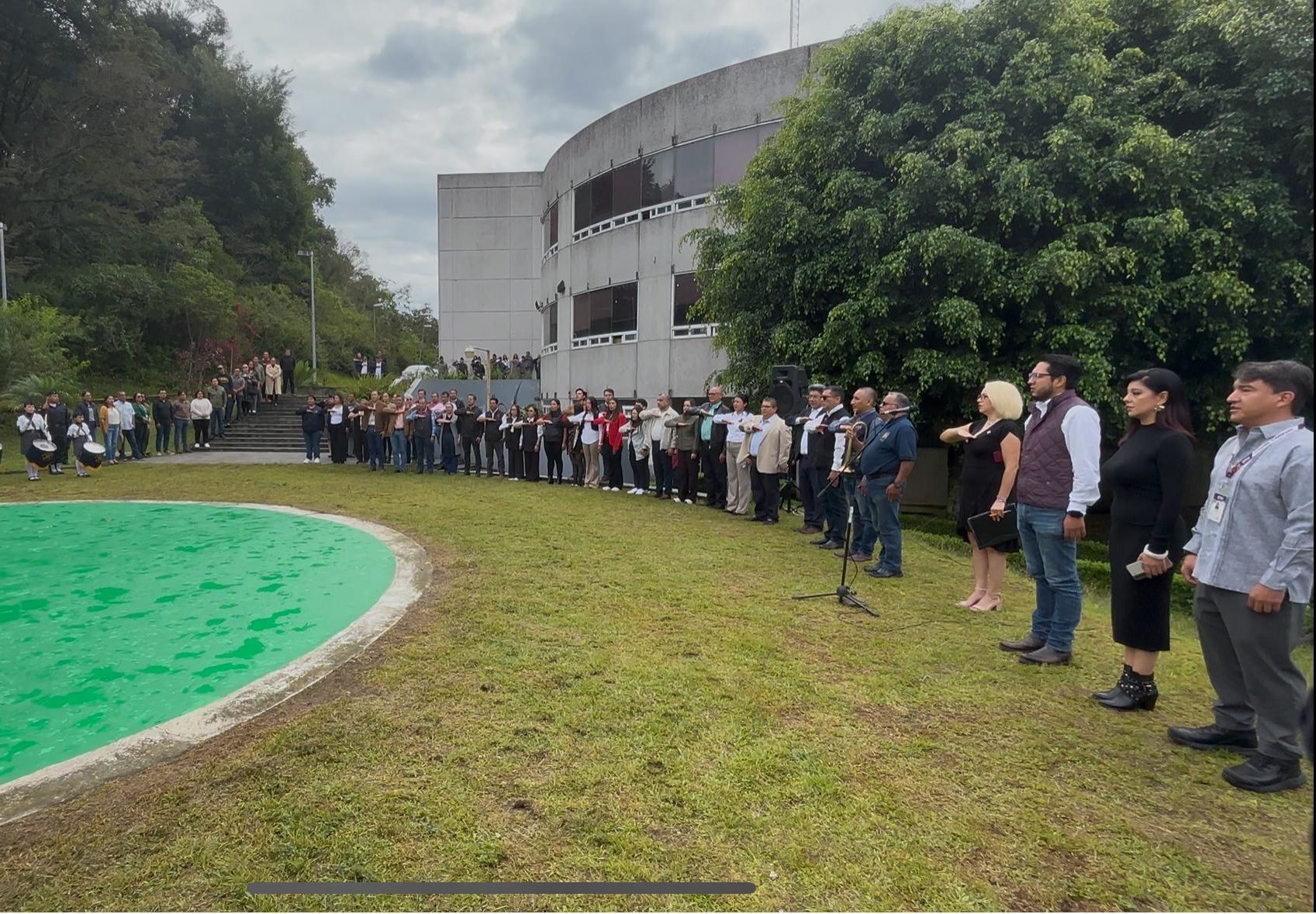 Radiotelevisión de Veracruz realiza el izamiento de bandera