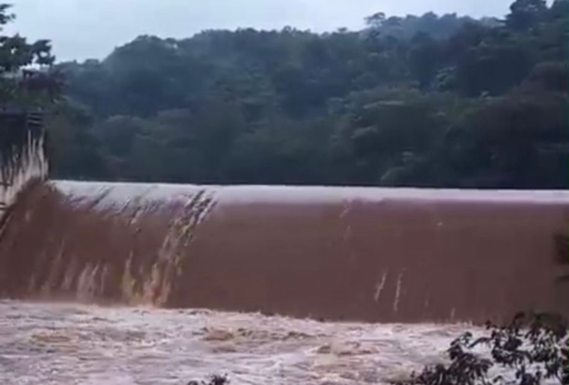 Lluvias en la sierra afectan suministro de agua en Coatzacoalcos