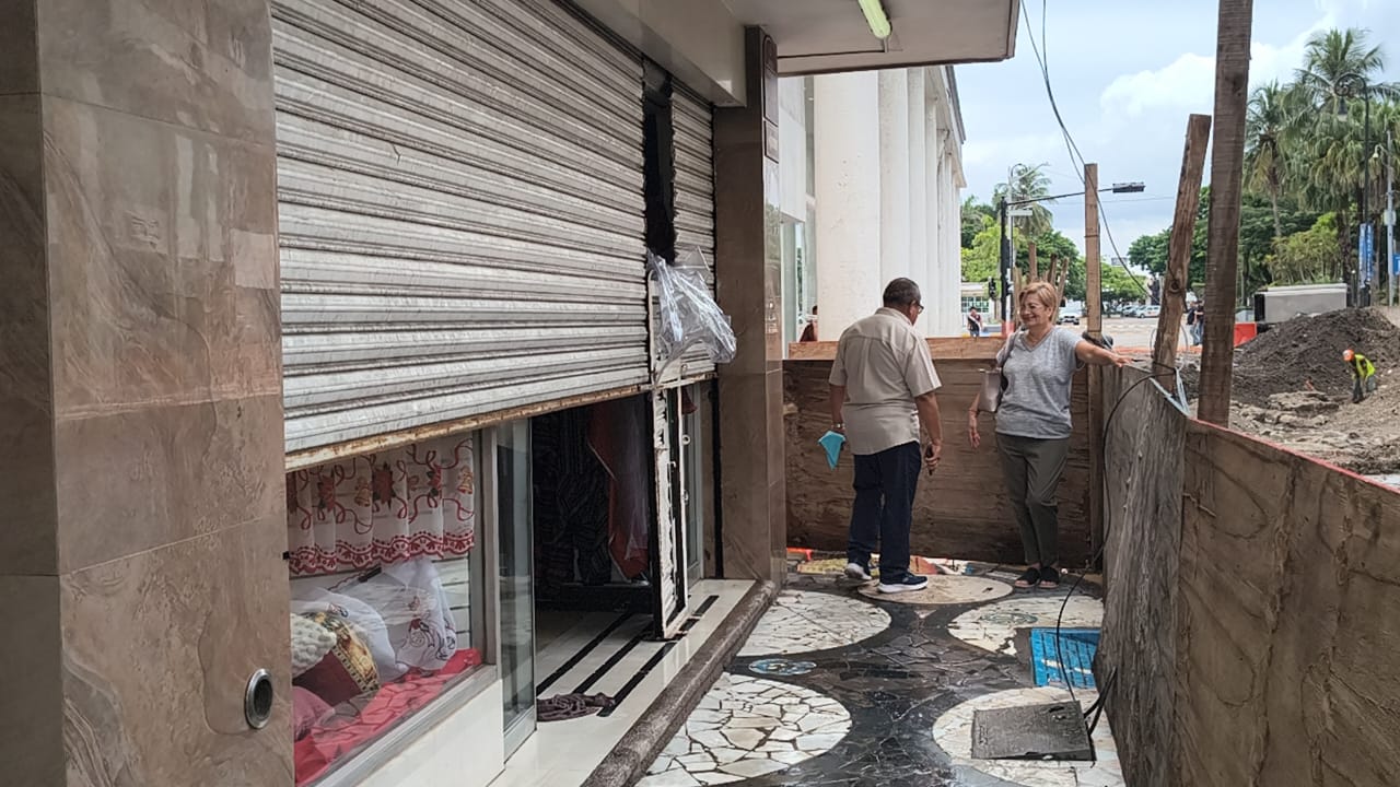 Lluvias y obras afectan a negocios del centro histórico de Veracruz