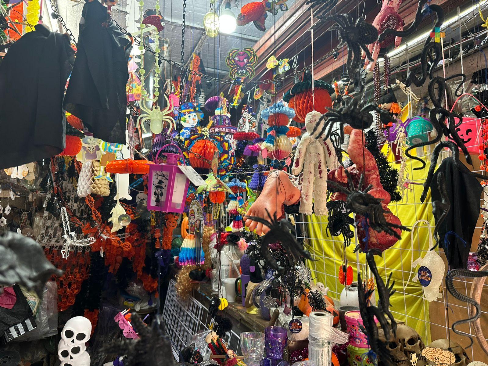 Locatarios del mercado de Coatzacoalcos esperan repunte de ventas por festividades de octubre y noviembre