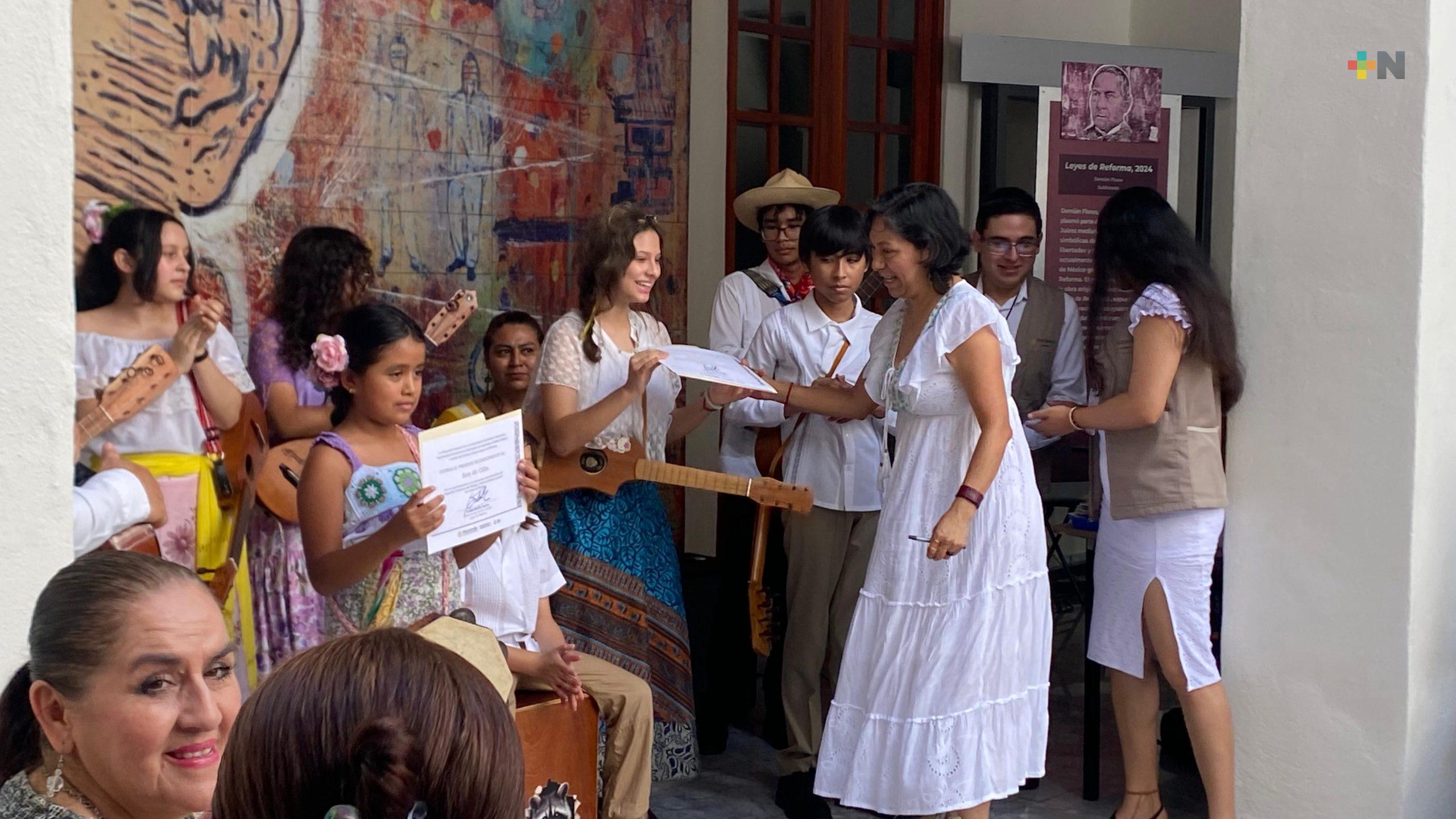 Premian el talento infantil y juvenil en el concurso de dibujo “Las Leyes de Benito”