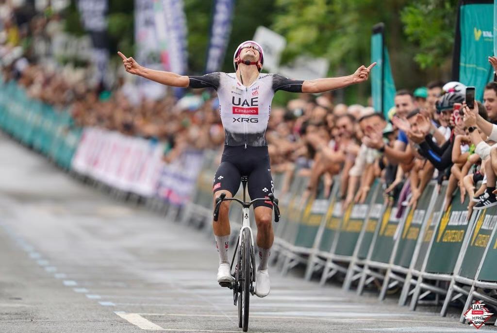 Isaac del Toro logra victoria 16 en Veneto