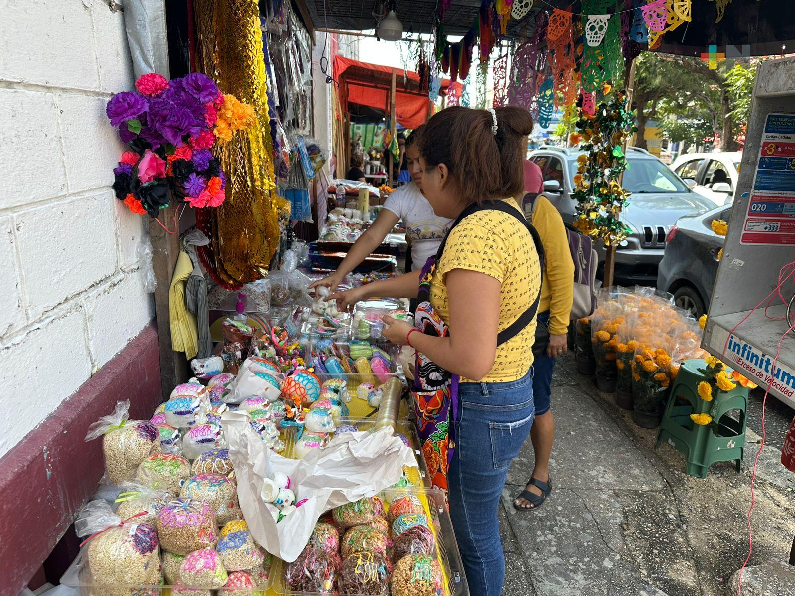 Locatarios del mercado Coatzacoalcos ofrecen productos para el Día de Muertos