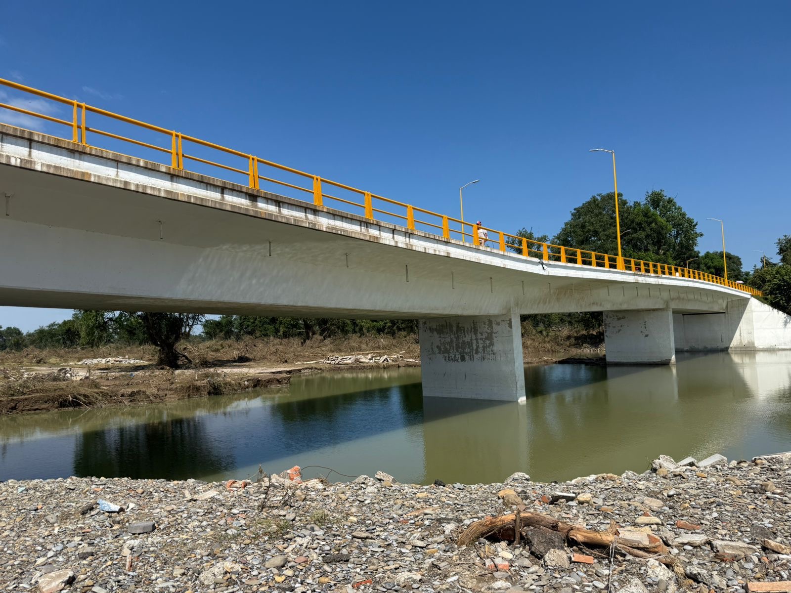 Cierra puente López Portillo en Álamo, Veracruz, por daños tras tormenta Raymond