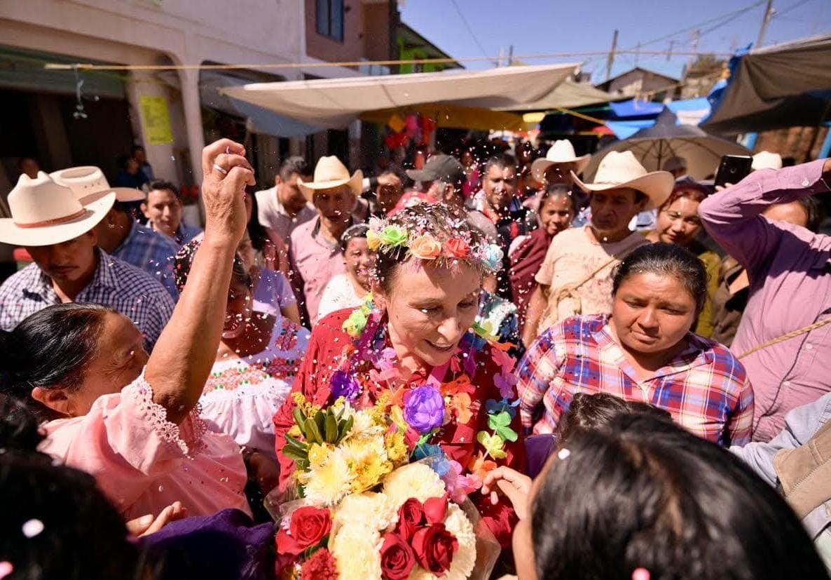 Rocío Nahle lleva apoyos alimentarios a Texcatepec; garantiza reapertura de caminos y recuperación de cultivos