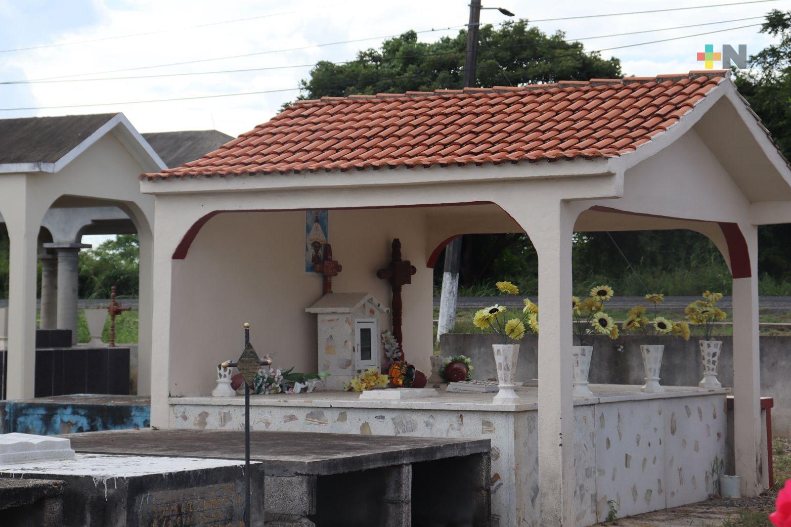 Entre flores y recuerdos: el Panteón San Pedro mantiene viva la esencia del Papaloapan