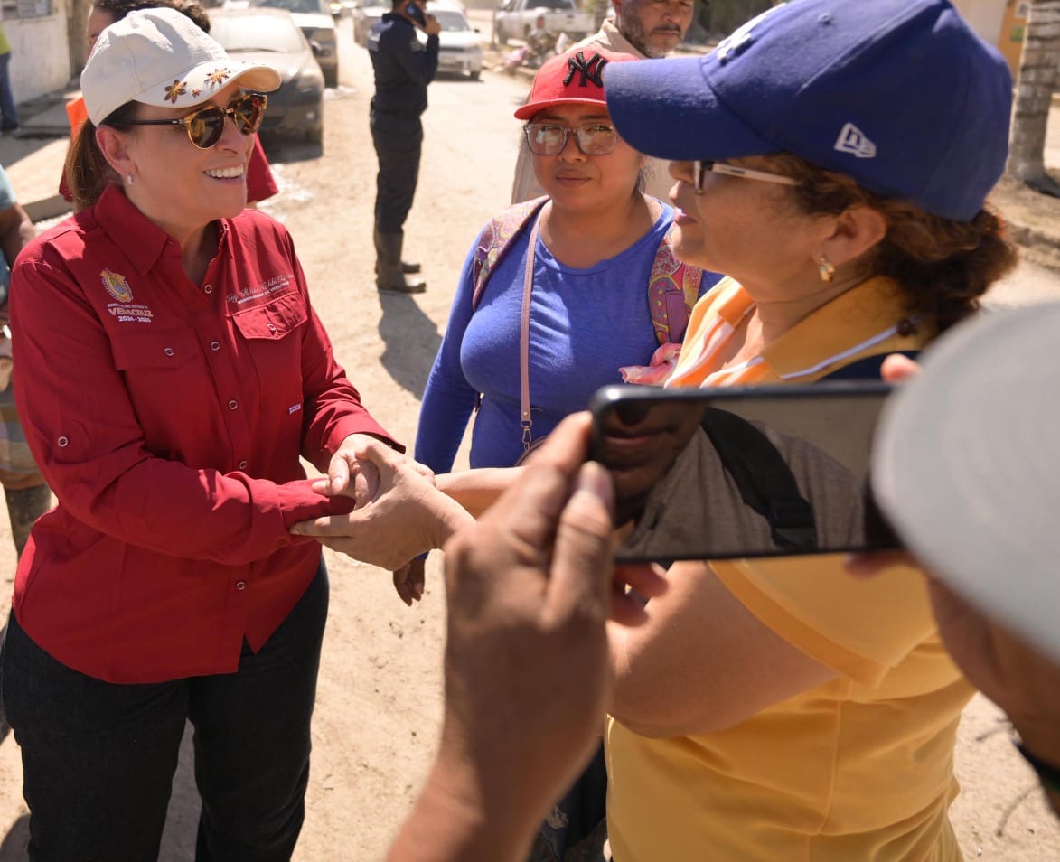 Gobernadora supervisa restablecimiento de servicios y entrega de apoyos en Álamo