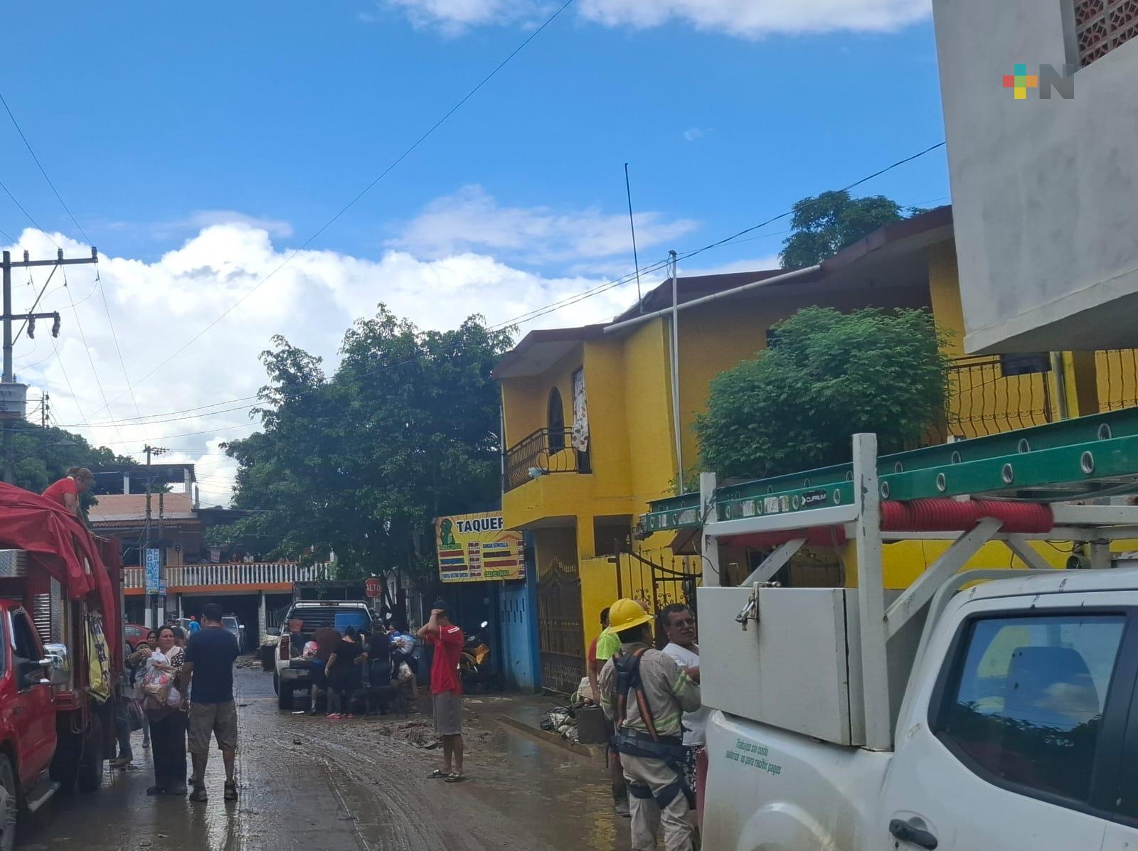 Poco a poco regresa la electricidad a Álamo tras casi una semana sin servicio