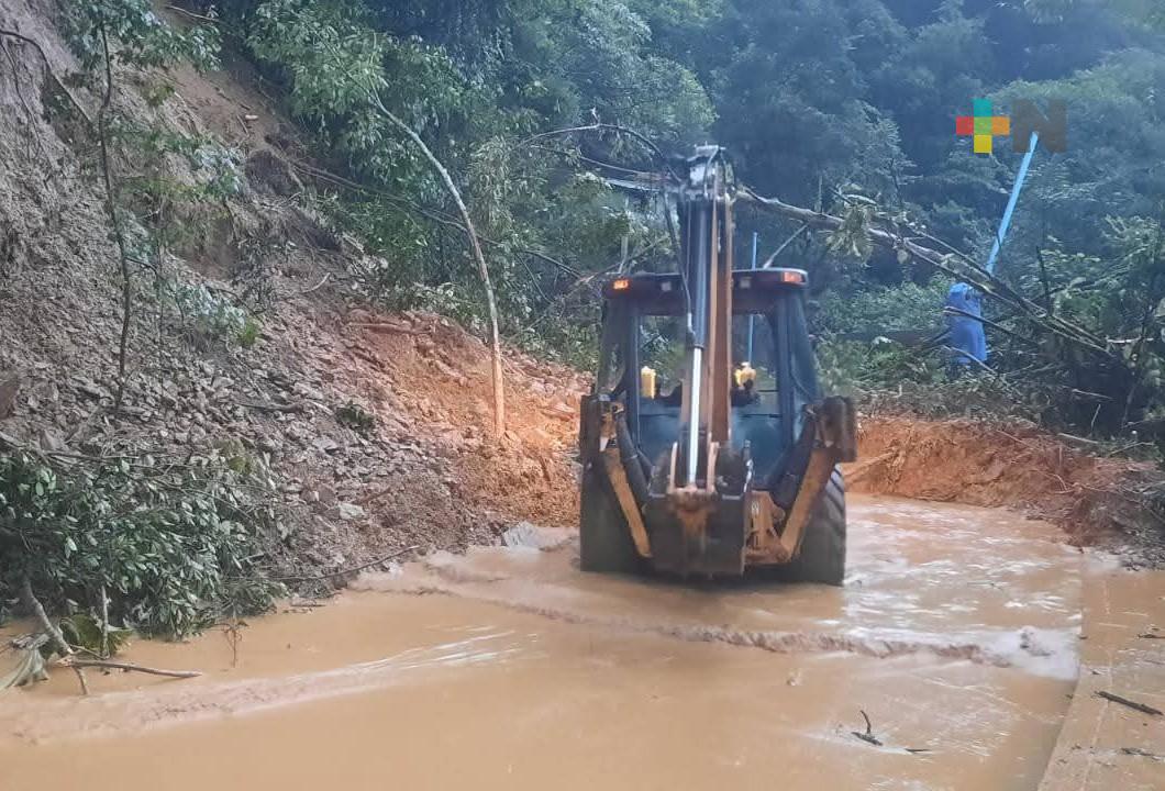 Carreteras bloqueadas, deslaves y una persona fallecida en sierra de Zongolica