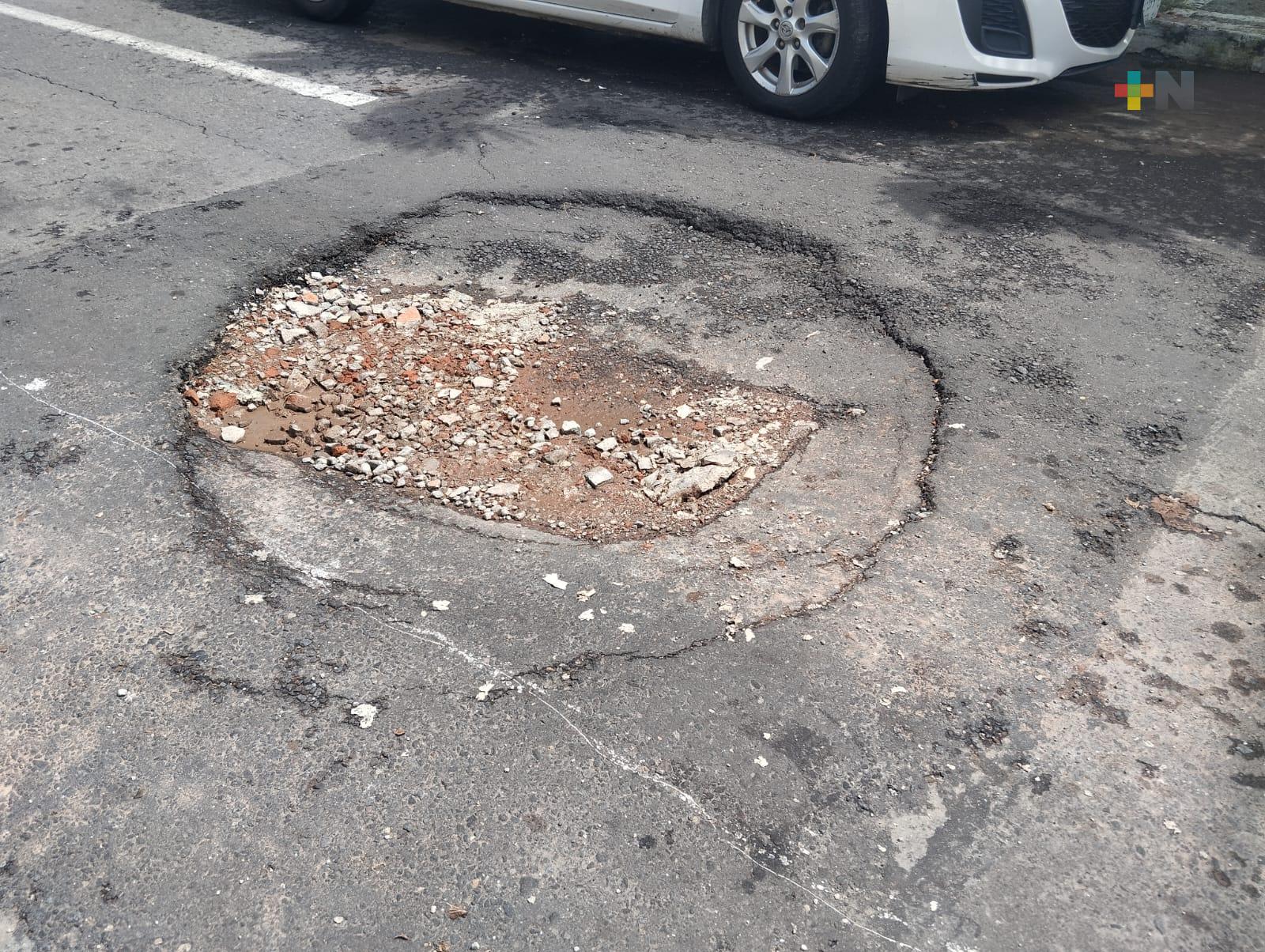Calle Alacio Pérez en malas condiciones, vecinos piden arreglo