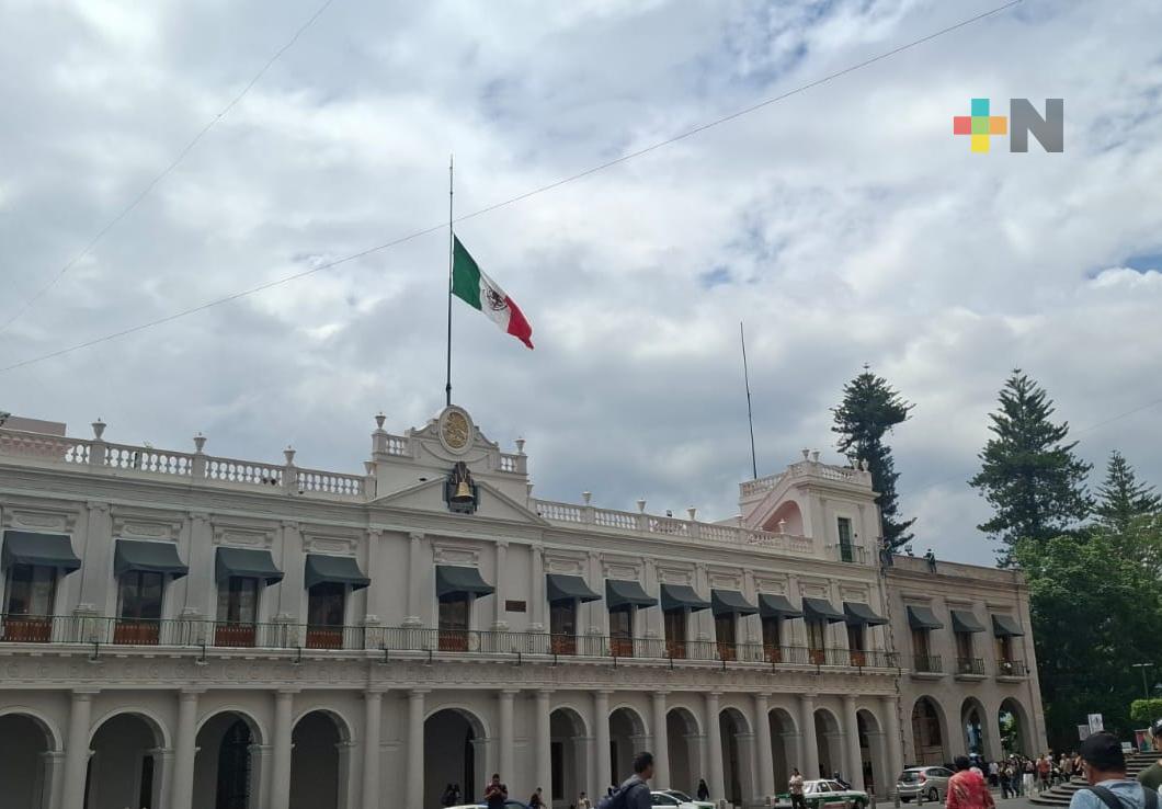 Bandera a media asta recuerda masacre  estudiantil de 1968