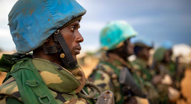 ONU recorta un 25% el número de cascos azules por falta de fondos