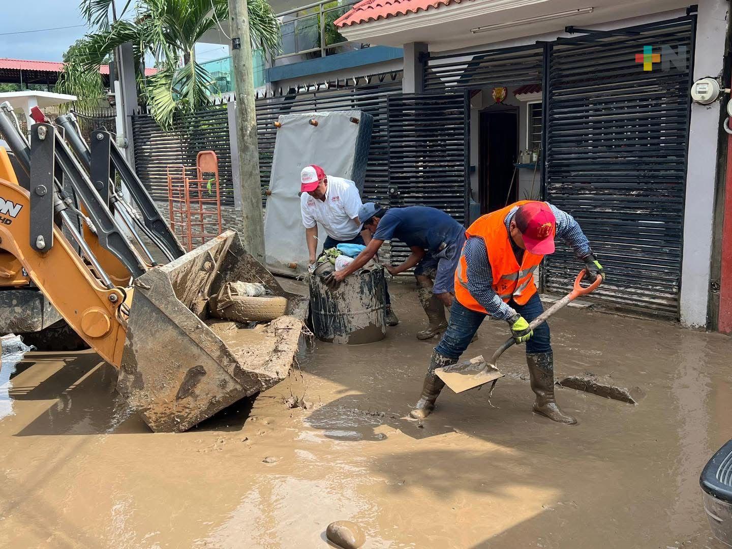 Ciudadanos de diferentes municipios se suman para apoyar a damnificados en Poza Rica