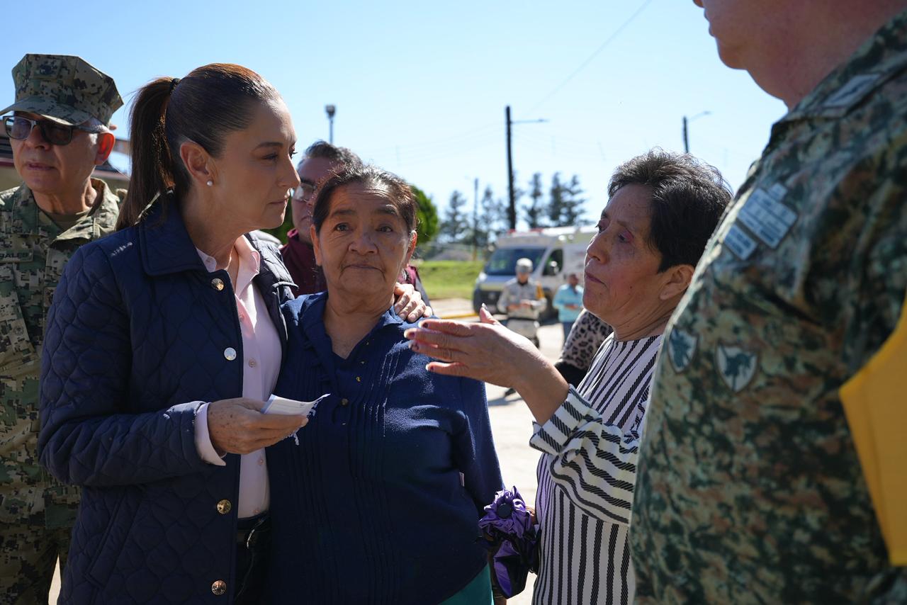 Sheinbaum visita a damnificados por las lluvias en Huauchinango
