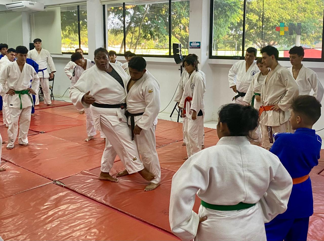 Medallista olímpica imparte seminario de Judo en Coatzacoalcos
