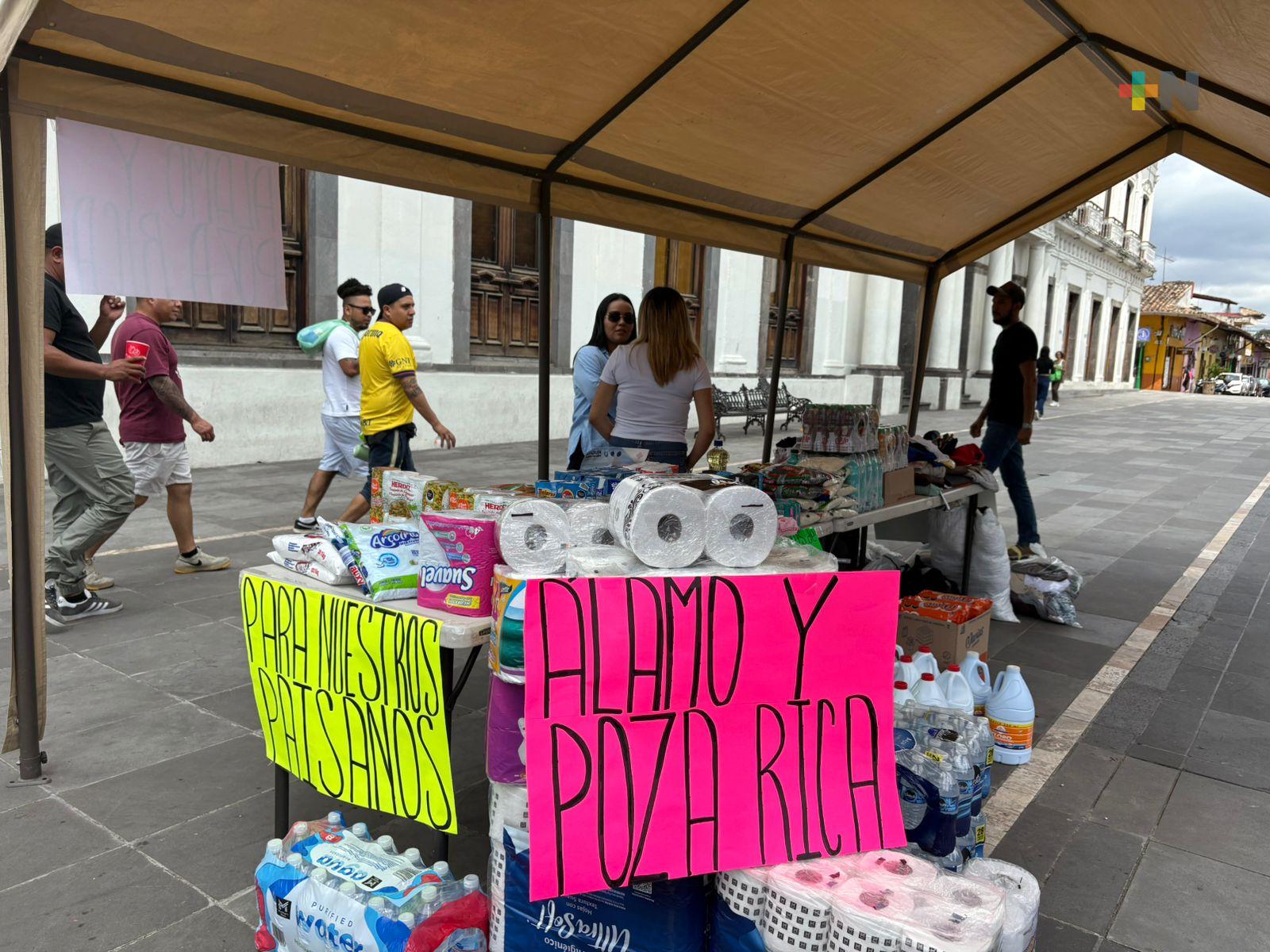 Coatepecanos se suman a la colecta de víveres para damnificados