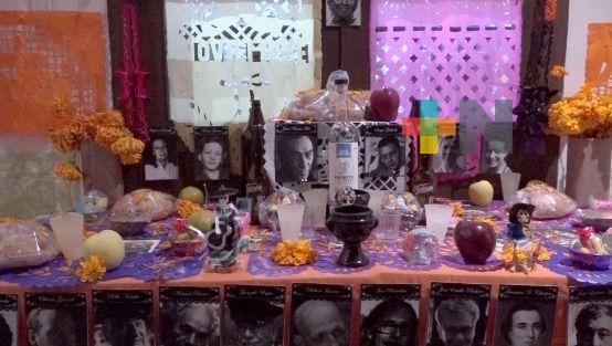 Colocar altares, una forma de preservar la cultura y honrar a los seres queridos