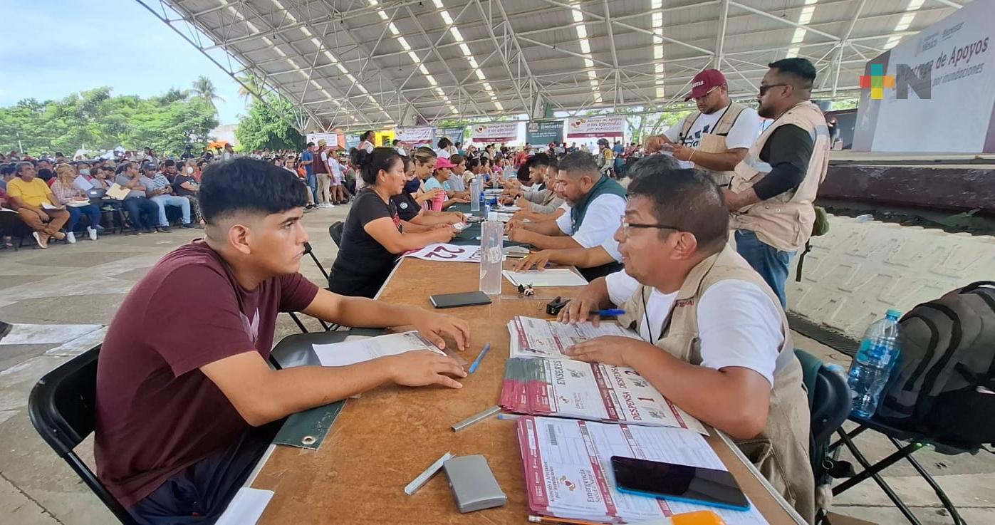 Entrega Secretaría del Bienestar primeros apoyos a damnificados del norte de Veracruz