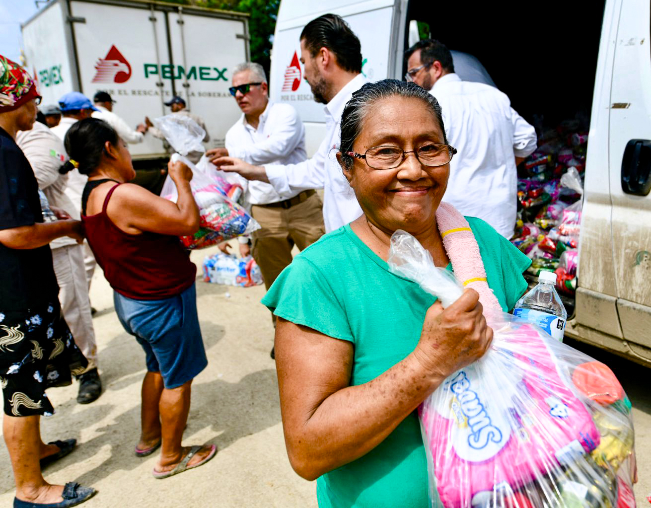 Entrega Pemex 30 toneladas de víveres en  comunidades de Álamo Temapache