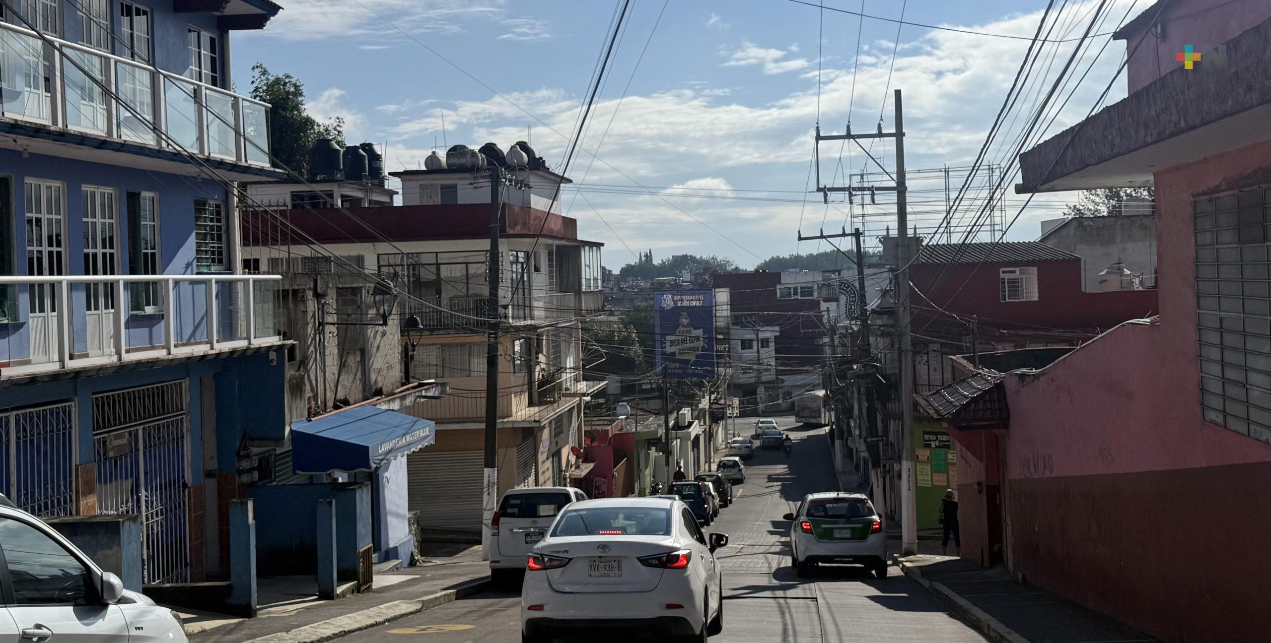 Cielo medio nublado, la probabilidad de lluvias aisladas aumenta por la tarde noche